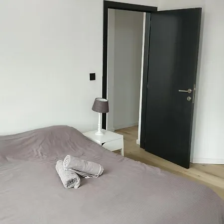 Flat Apartment *